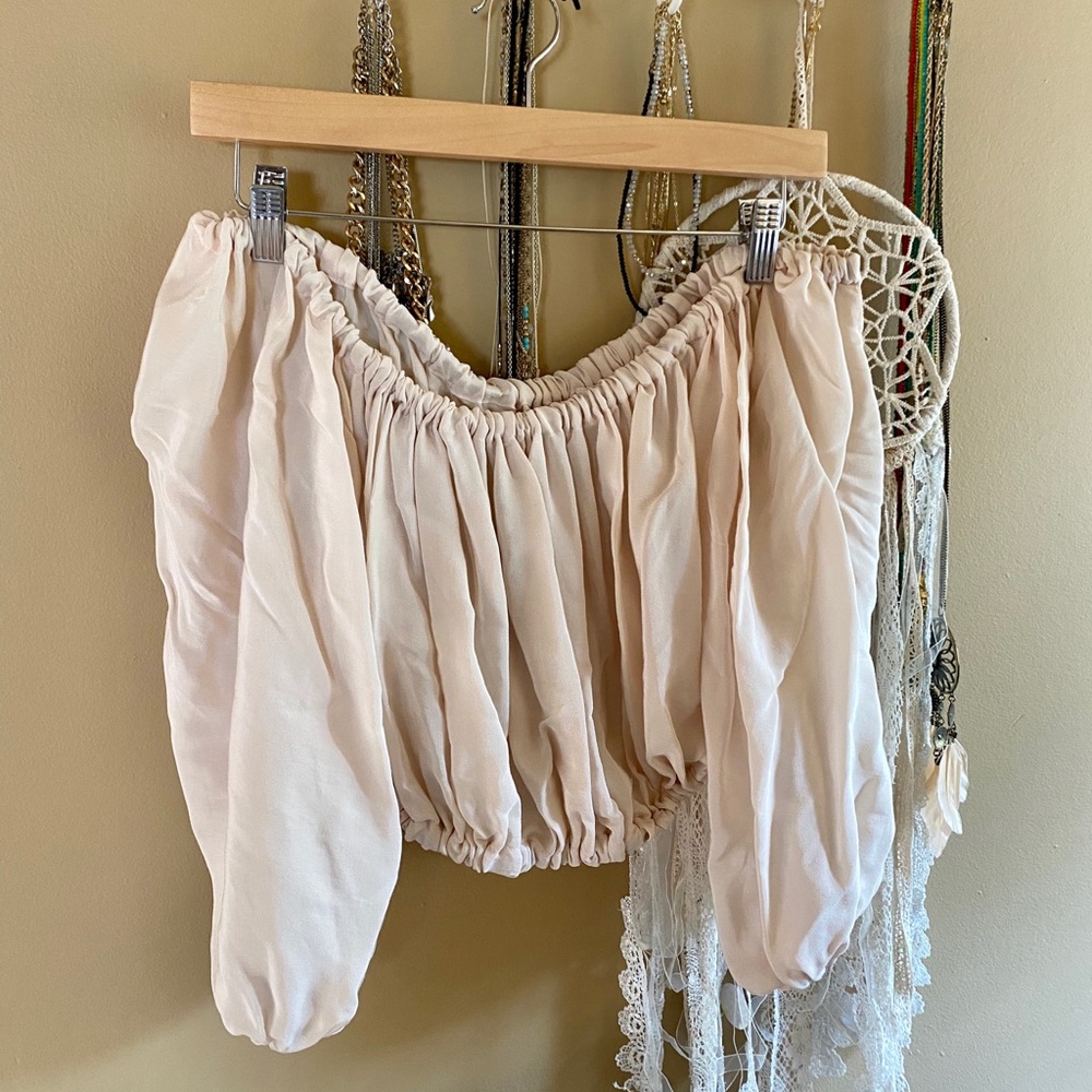 Hope’s off the shoulder cinched crop top